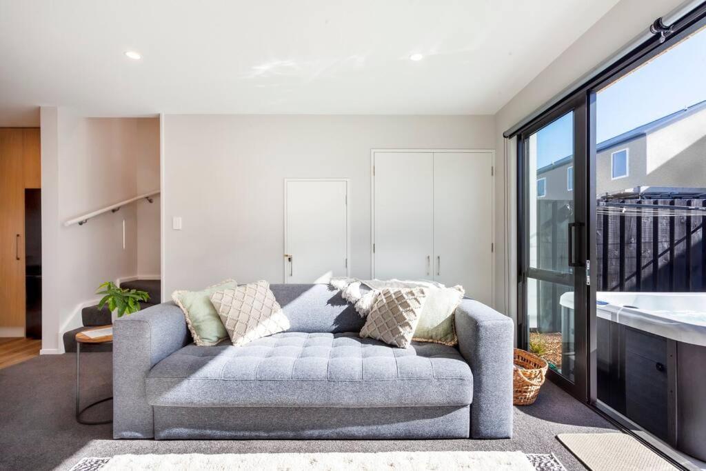 Apartamento Stylish Townhouse With Hot Tub Christchurch Exterior foto