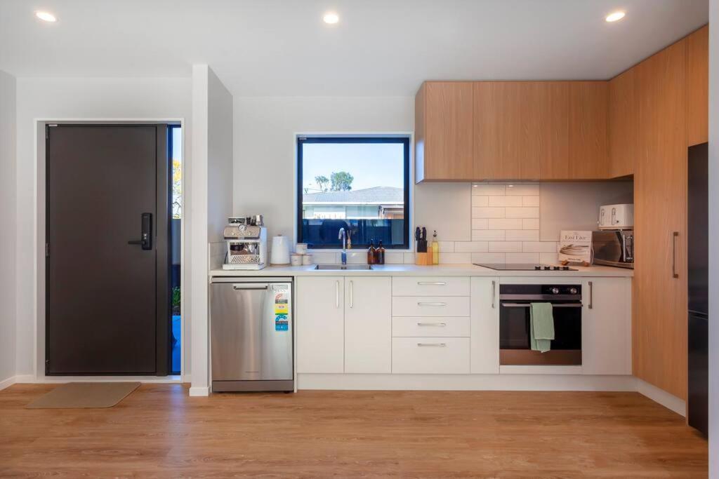 Apartamento Stylish Townhouse With Hot Tub Christchurch Exterior foto